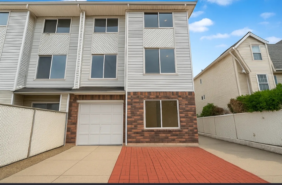 MODERN FINISHES THOUGHTFULLY  UPDATED HOMES